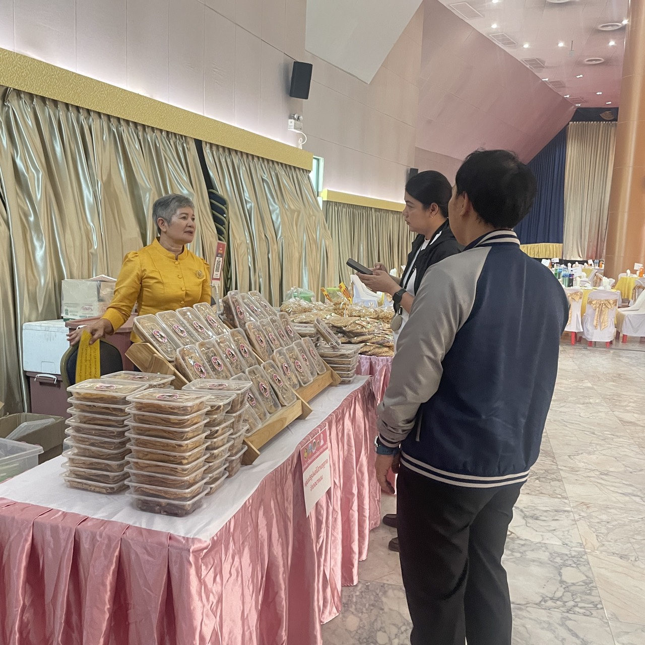 title - ส.ป.ก.นครปฐม ลงพื้นที่ติดต่อประสานงานเกษตรกร และกลุ่มวิสาหกิจชุมชน กลุ่มแปรรูปผลไม้ เพื่อรับฟังปัญหา อุปสรรคและข้อเสนอแนะจากเกษตรกรในพื้นที่